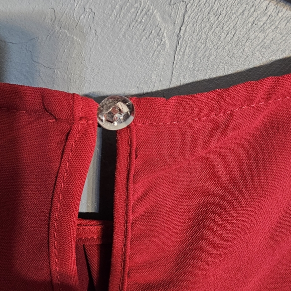 SHEIN Curve Vibrant Red Top - Picture 5 of 8